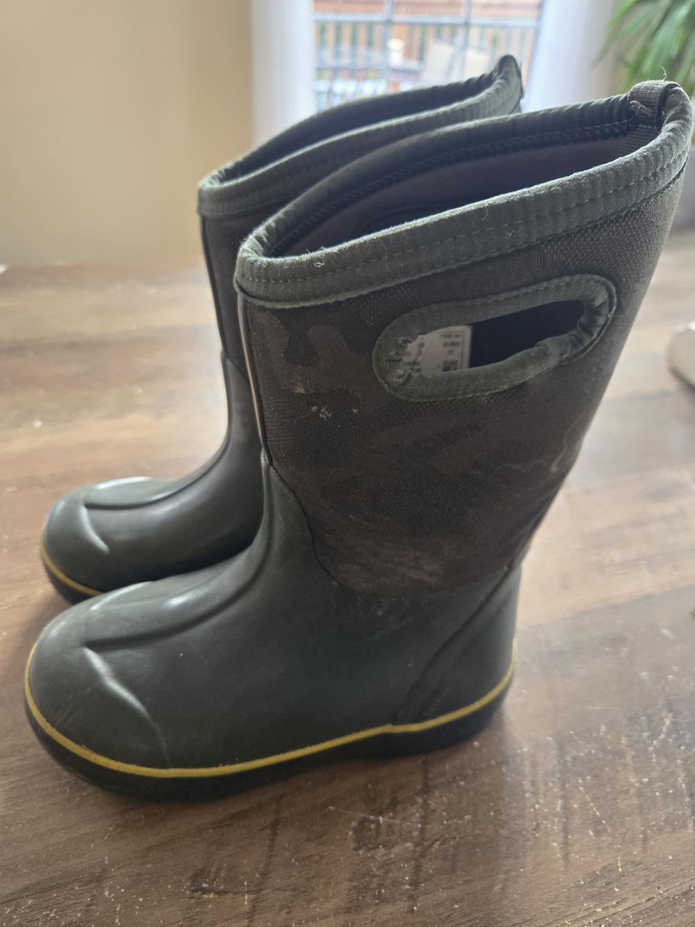 Bogs Kids Green Winter Boots Size 2